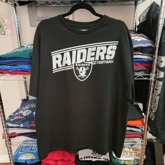Oakland Raiders Mens size 2XL Vintage Black Raider Embroidered Letting tshirt - Picture 2 of 3